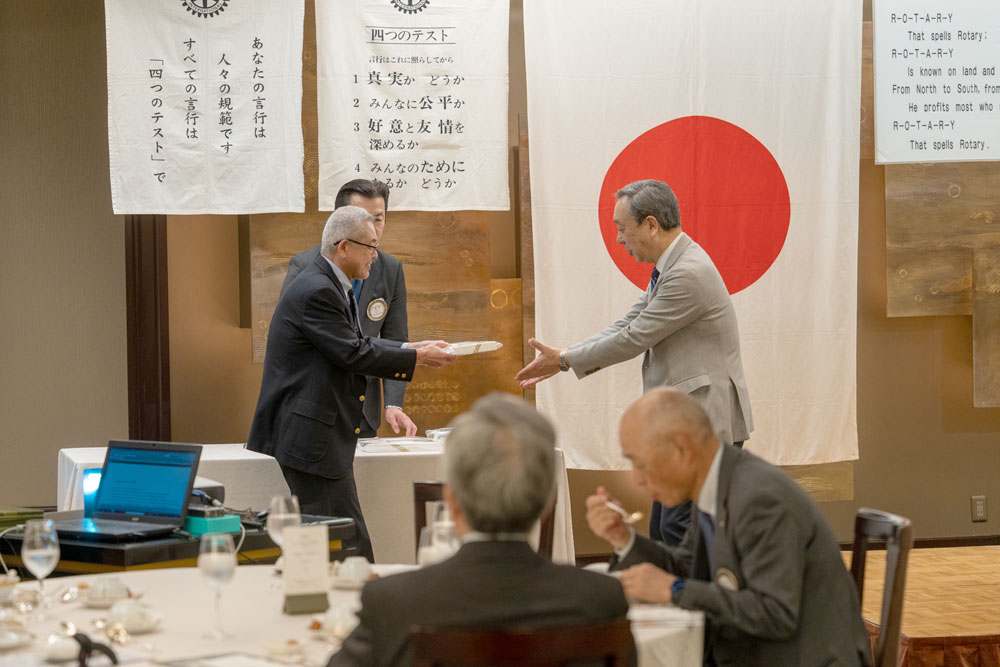 例会に参加する
